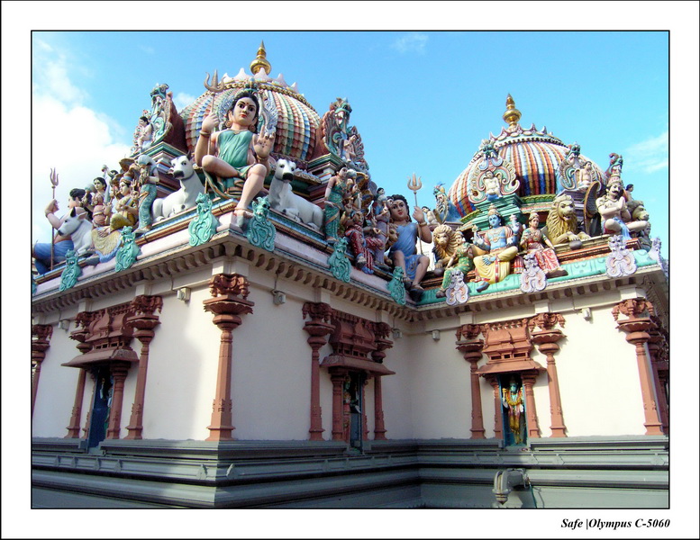 2005 - 06 - Temple Sri Mariamman 04.JPG